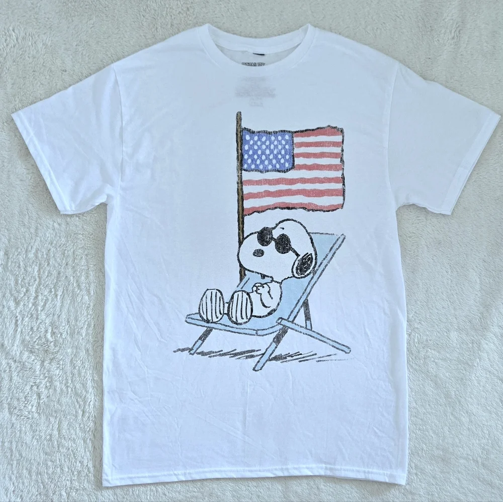 Peanuts🥜 Patriotic🇺🇲 Snoopy🐕 Graphic Tee👕 - NWOT - Picture 7 of 10